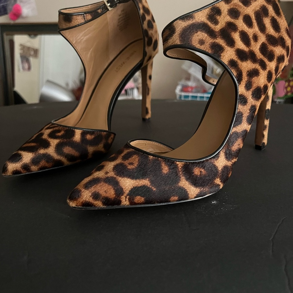 Nine West Leopard strapped PUMP.